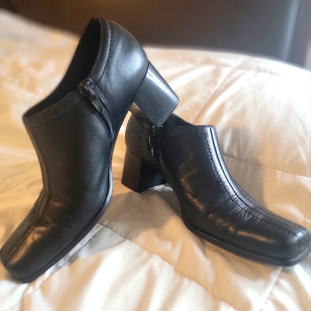 NATURALIZER  BOOTIE